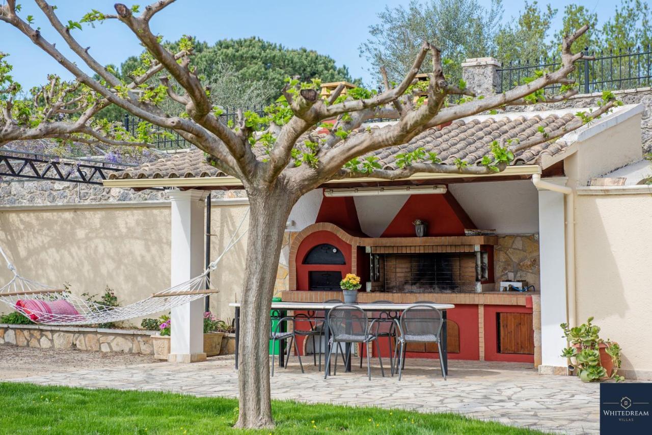 Villa Pine Forest Kompitsion Экстерьер фото
